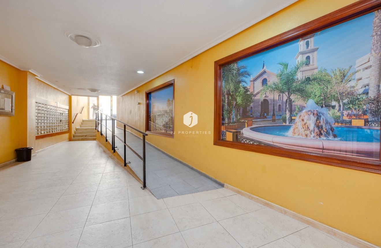 D'occasion - Appartement -
Torrevieja - Centro