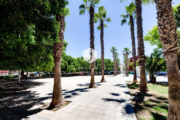 D'occasion - Appartement -
Torrevieja - Centro