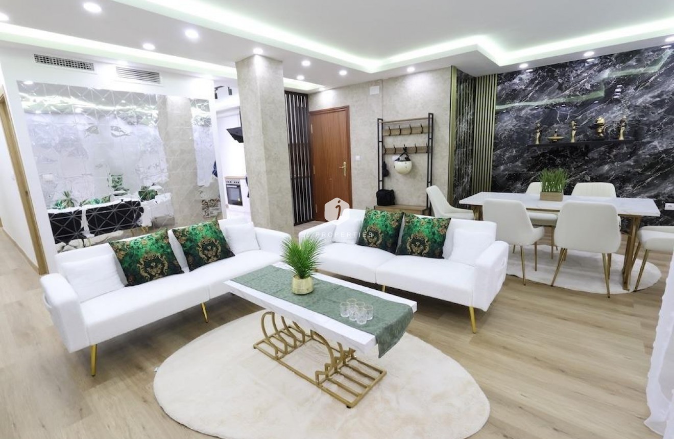 D'occasion - Appartement -
Torrevieja - Costa Blanca