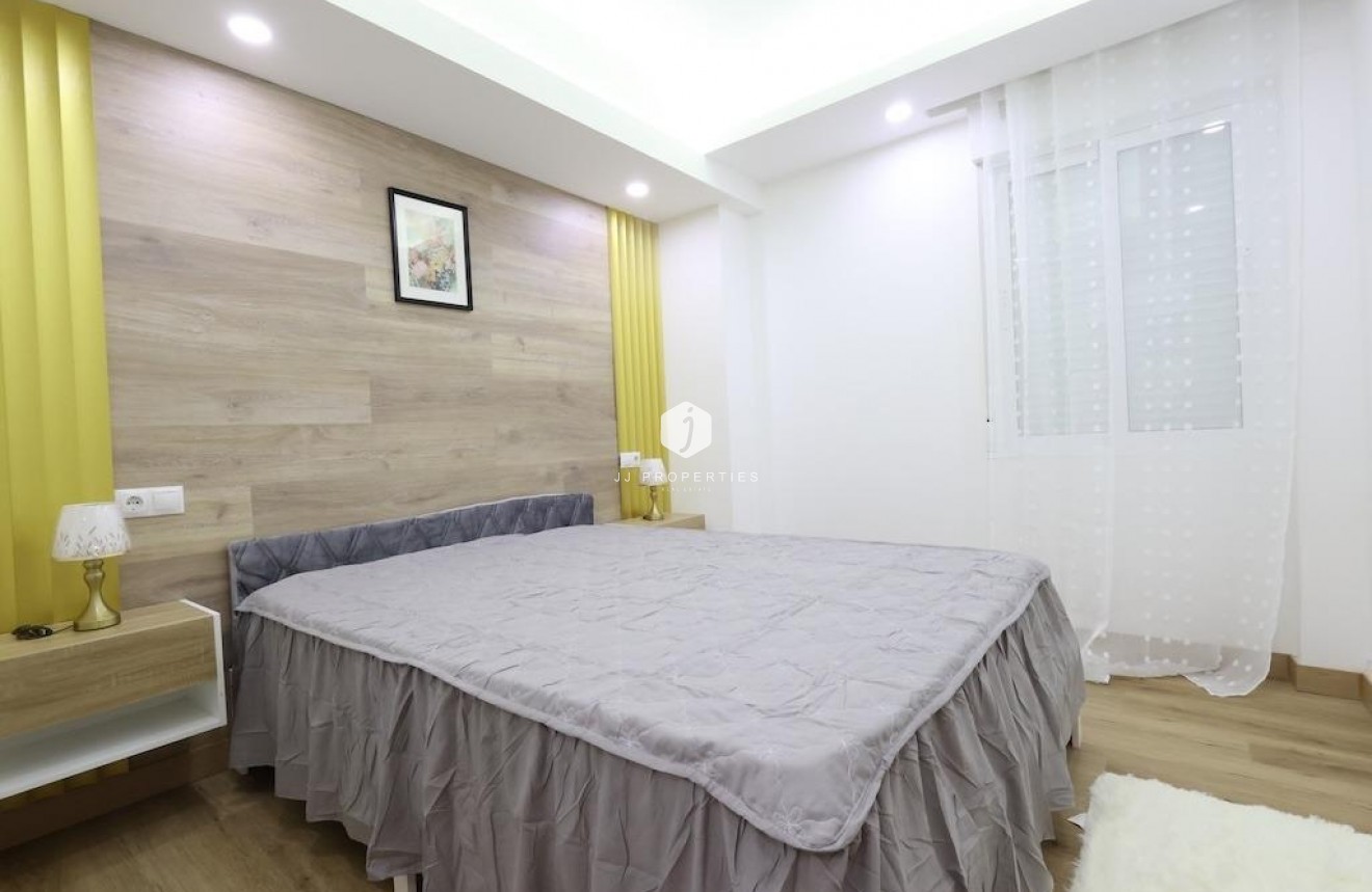 D'occasion - Appartement -
Torrevieja - Costa Blanca