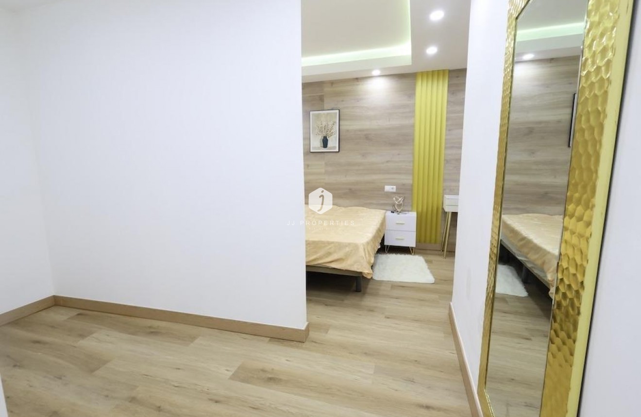 D'occasion - Appartement -
Torrevieja - Costa Blanca