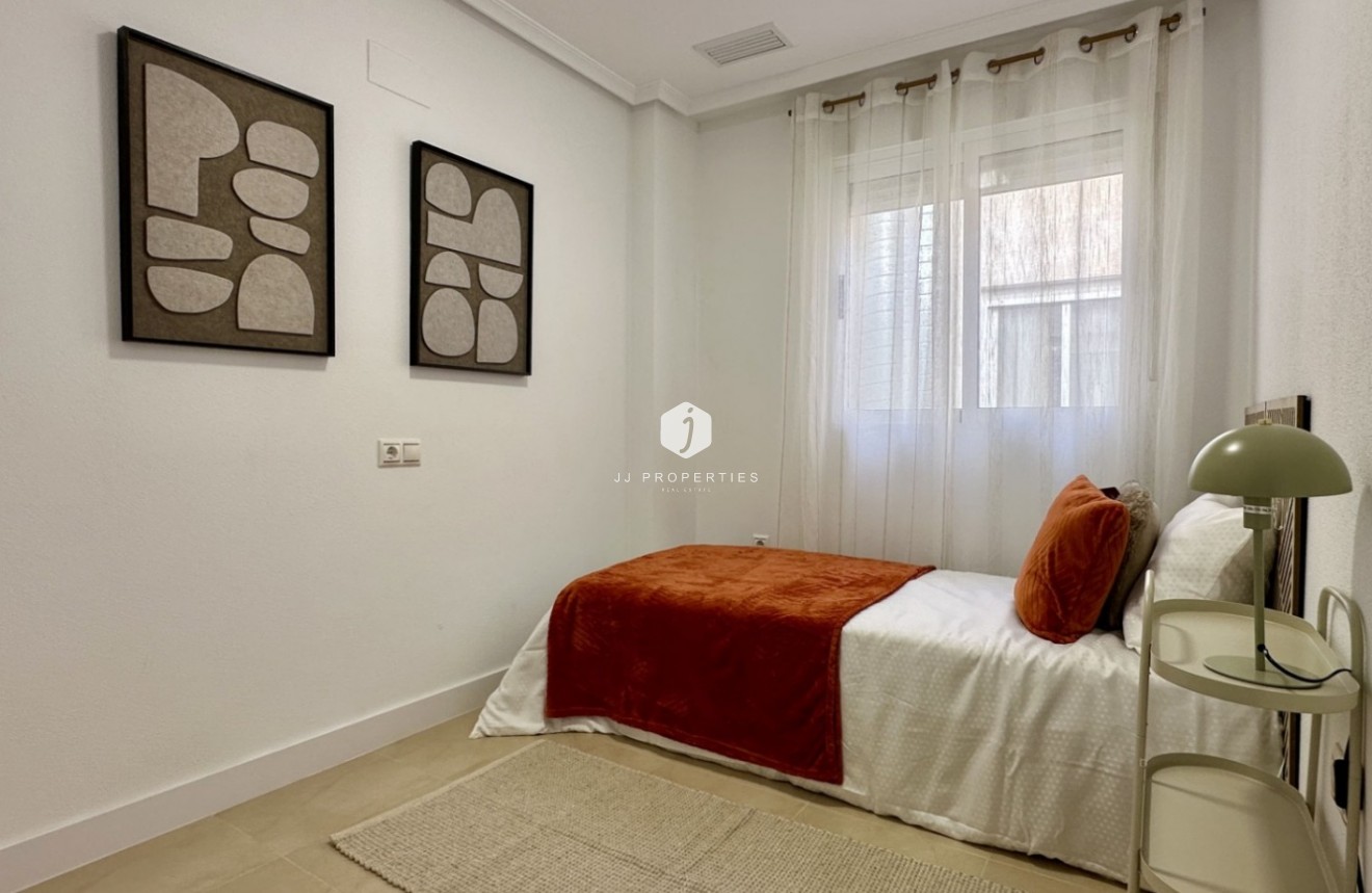 Resale - Apartment / flat -
Torrevieja - Costa Blanca