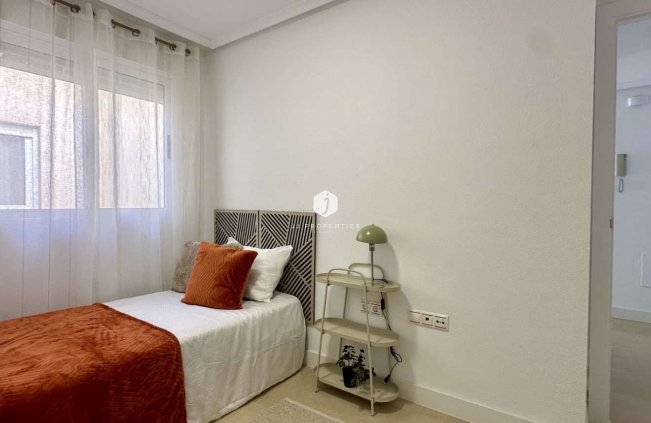 Resale - Apartment / flat -
Torrevieja - Costa Blanca