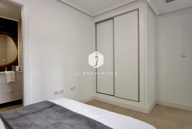 Resale - Apartment / flat -
Torrevieja - Costa Blanca