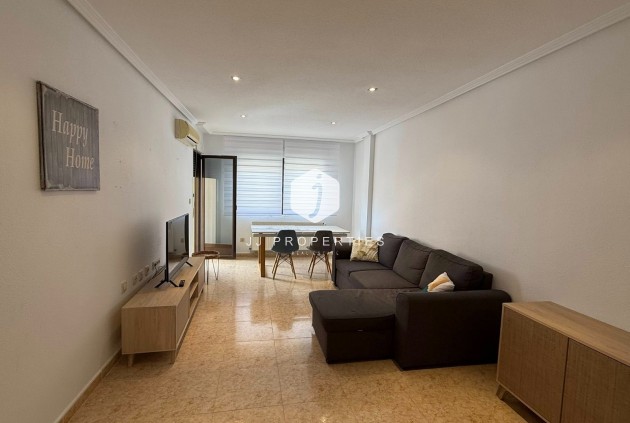 Aus zweiter Hand - Wohnung -
San Miguel de Salinas - Inland