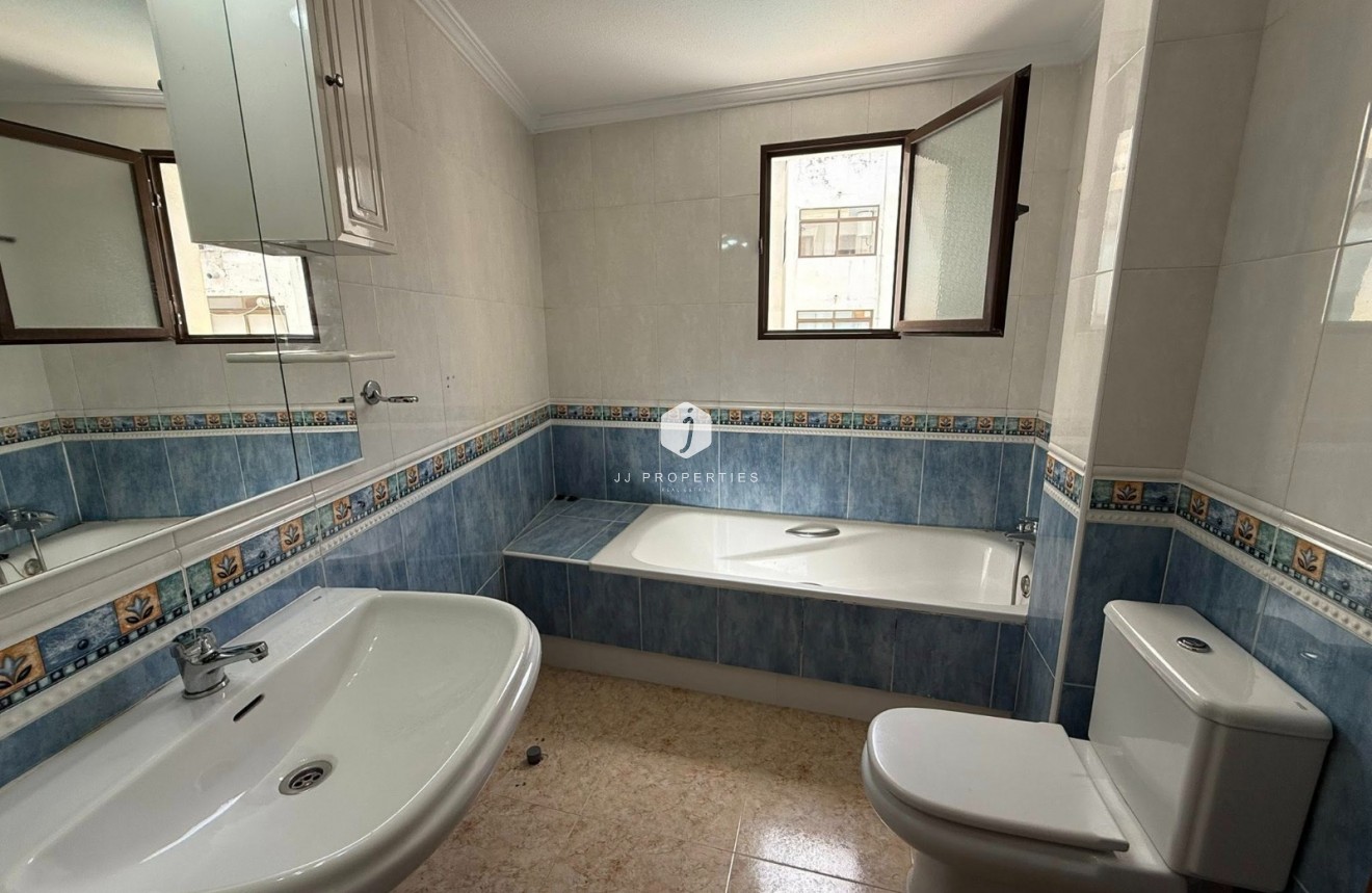 Aus zweiter Hand - Wohnung -
San Miguel de Salinas - Inland