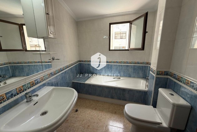 Aus zweiter Hand - Wohnung -
San Miguel de Salinas - Inland