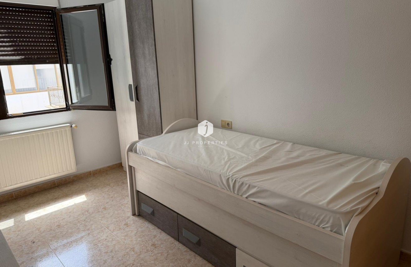 Aus zweiter Hand - Wohnung -
San Miguel de Salinas - Inland