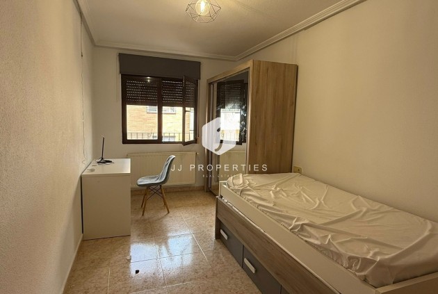 Aus zweiter Hand - Wohnung -
San Miguel de Salinas - Inland