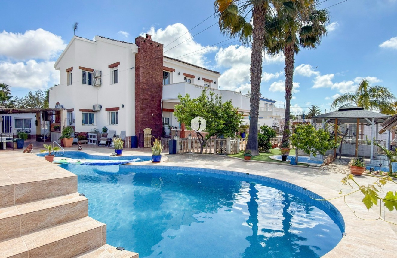 Resale - Villa -
Ciudad Quesada - Costa Blanca