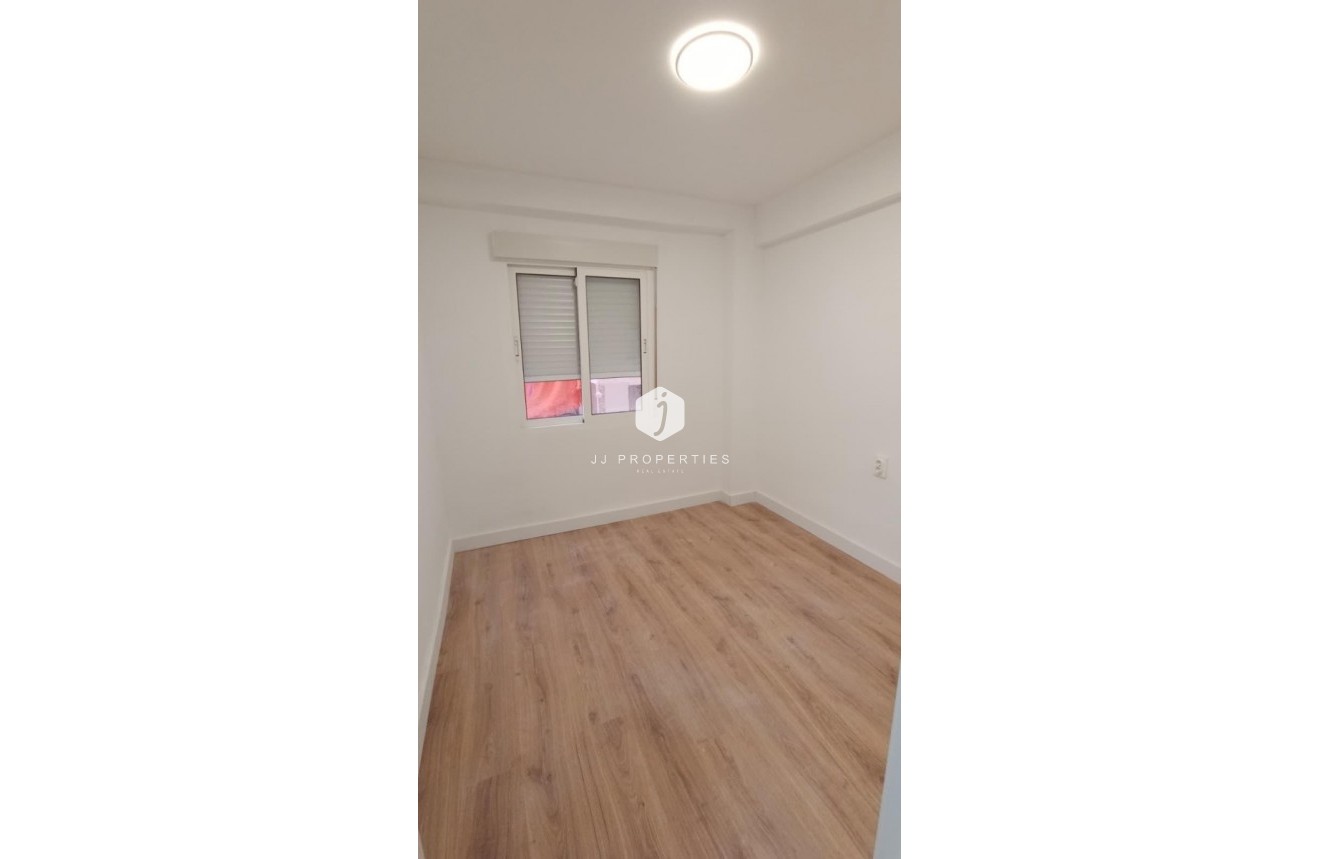 D'occasion - Appartement -
Torrevieja - Centro
