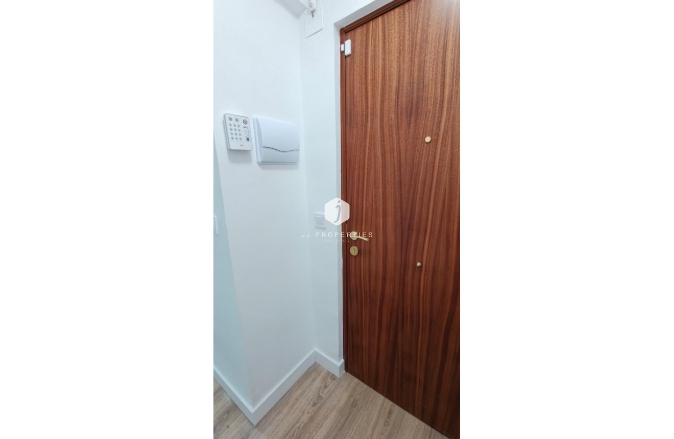 D'occasion - Appartement -
Torrevieja - Centro