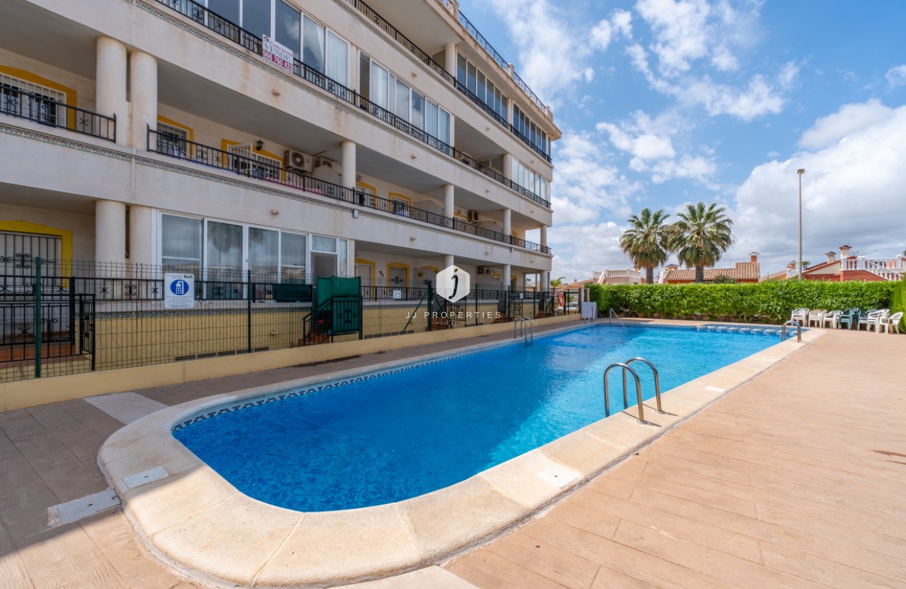 Aus zweiter Hand - Wohnung -
Playa Flamenca - Costa Blanca