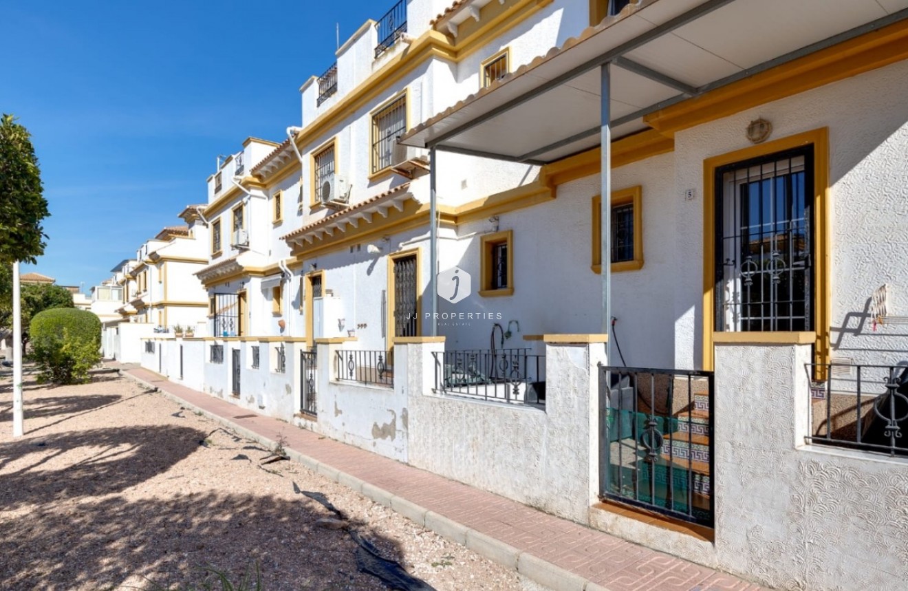 Aus zweiter Hand - Chalet -
Torrevieja - Costa Blanca
