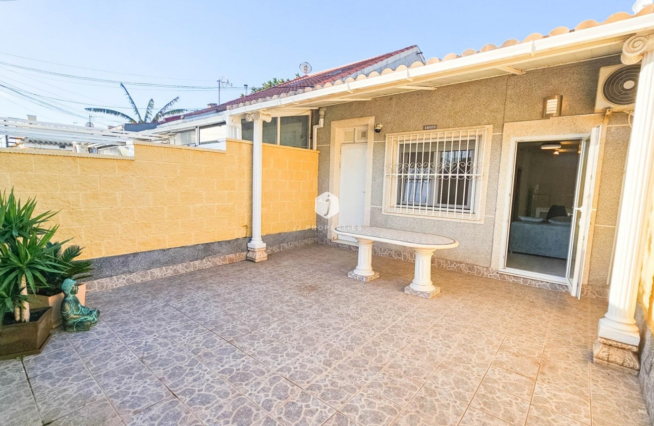 Aus zweiter Hand - Chalet -
Torrevieja - El Limonar
