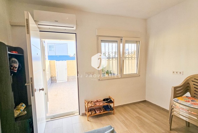 Aus zweiter Hand - Chalet -
Torrevieja - El Limonar