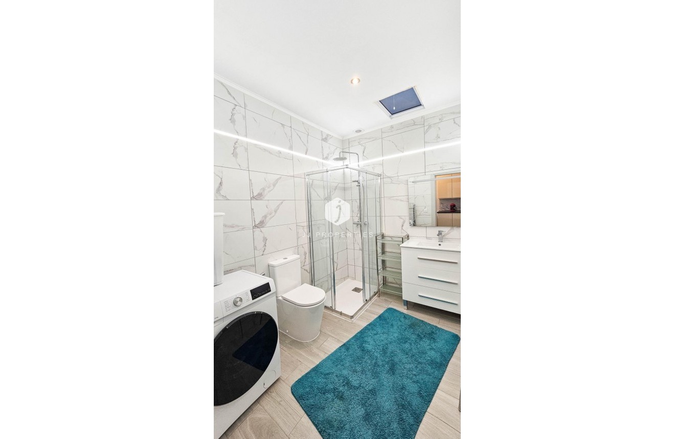 Aus zweiter Hand - Chalet -
Torrevieja - El Limonar