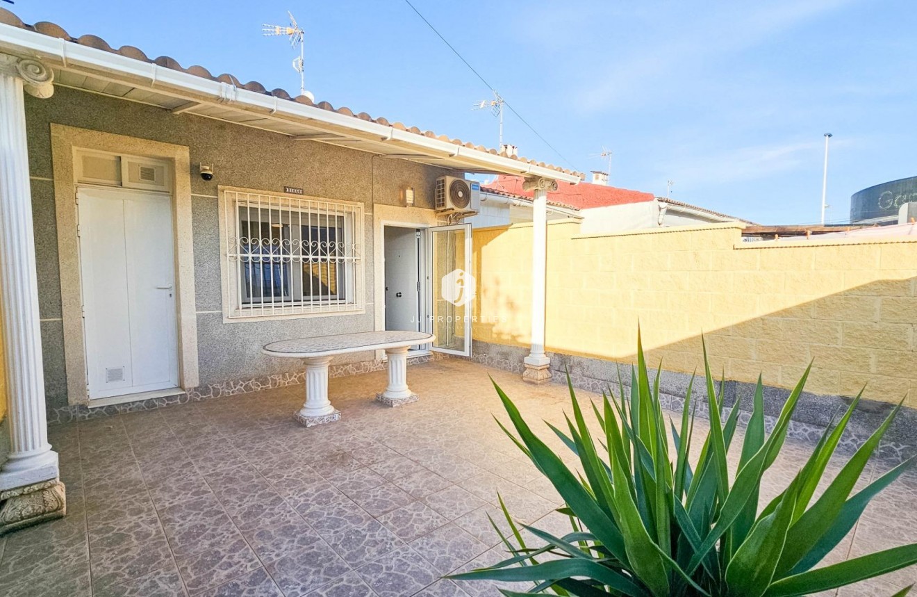 Aus zweiter Hand - Chalet -
Torrevieja - El Limonar