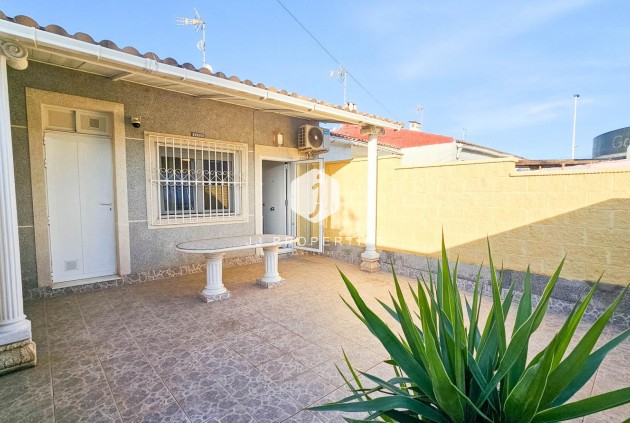 Aus zweiter Hand - Chalet -
Torrevieja - El Limonar