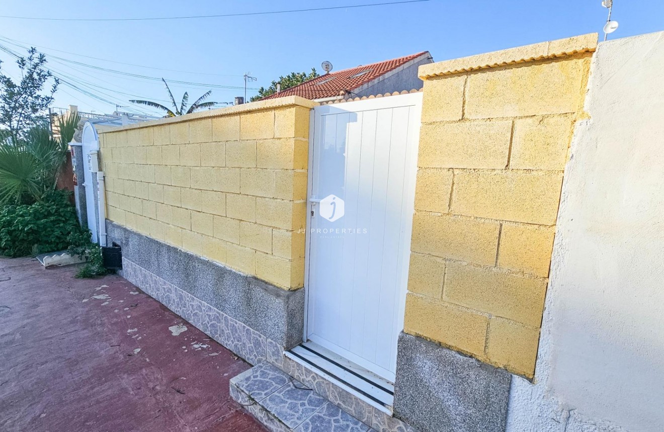 Aus zweiter Hand - Chalet -
Torrevieja - El Limonar