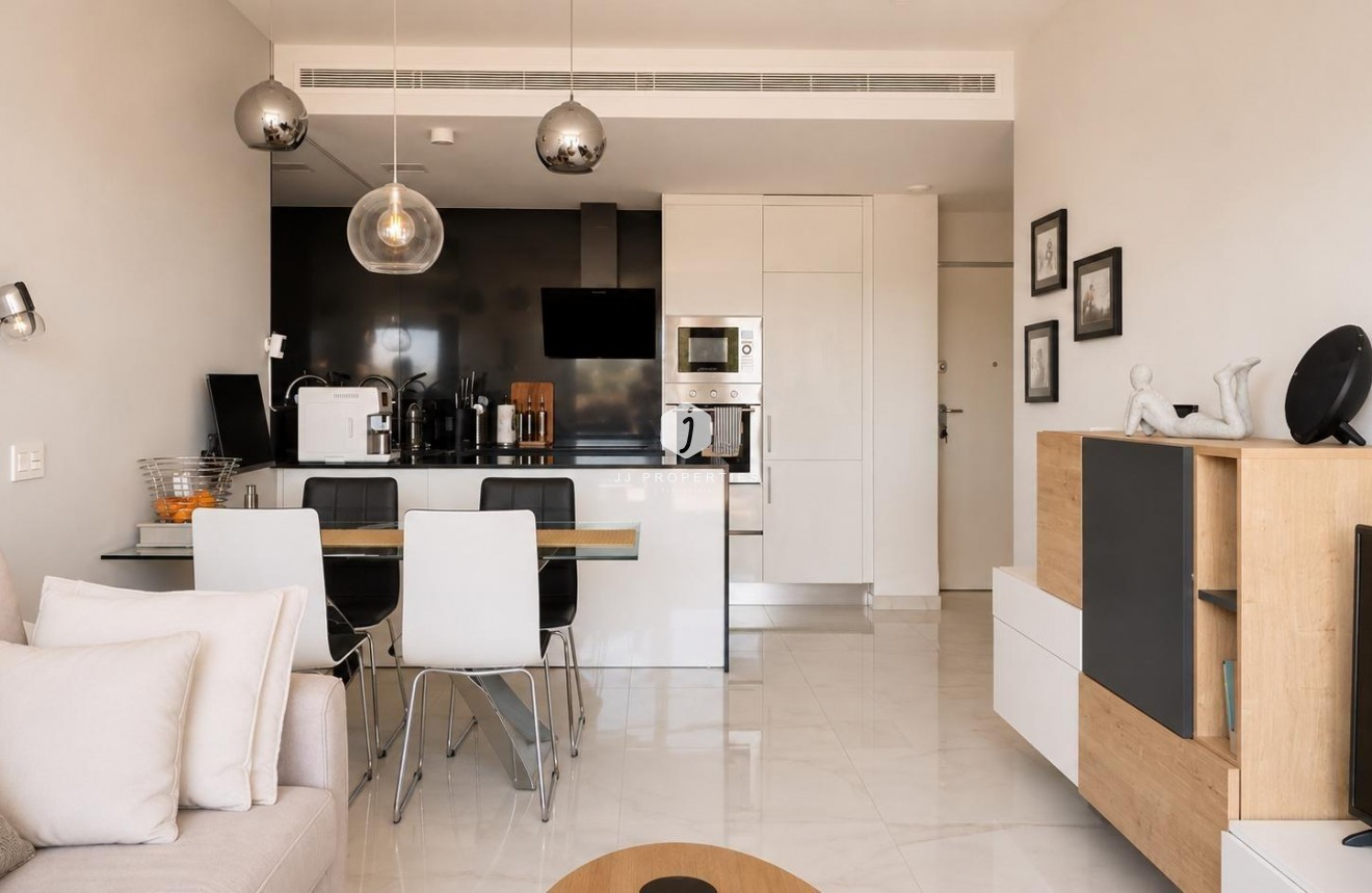 Aus zweiter Hand - Wohnung -
Orihuela Costa - PAU 8