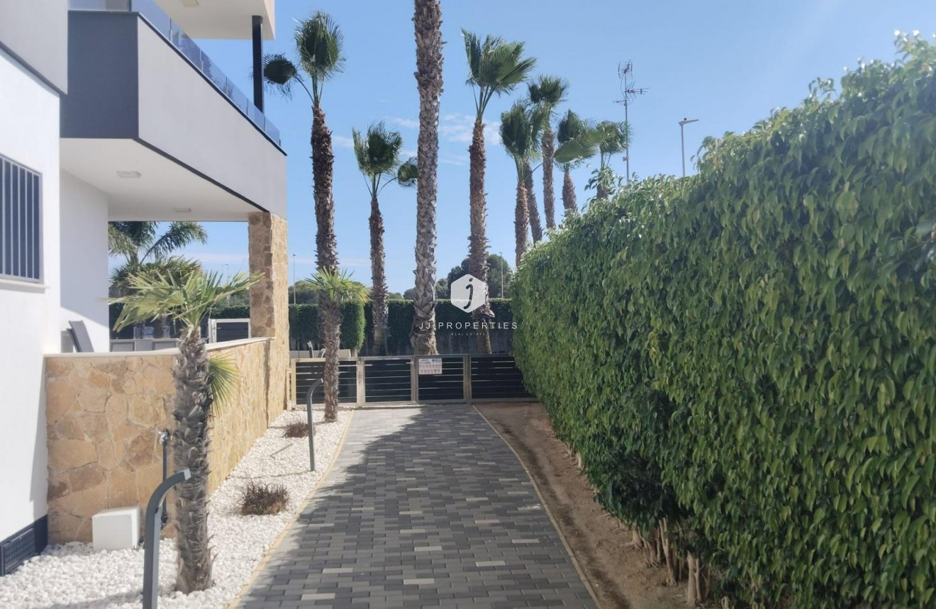 Aus zweiter Hand - Wohnung -
Orihuela Costa - PAU 8
