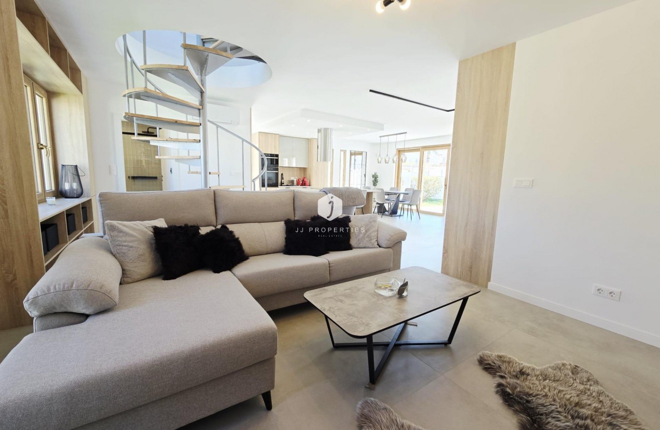 Resale - Villa -
Orihuela Costa - Cabo Roig