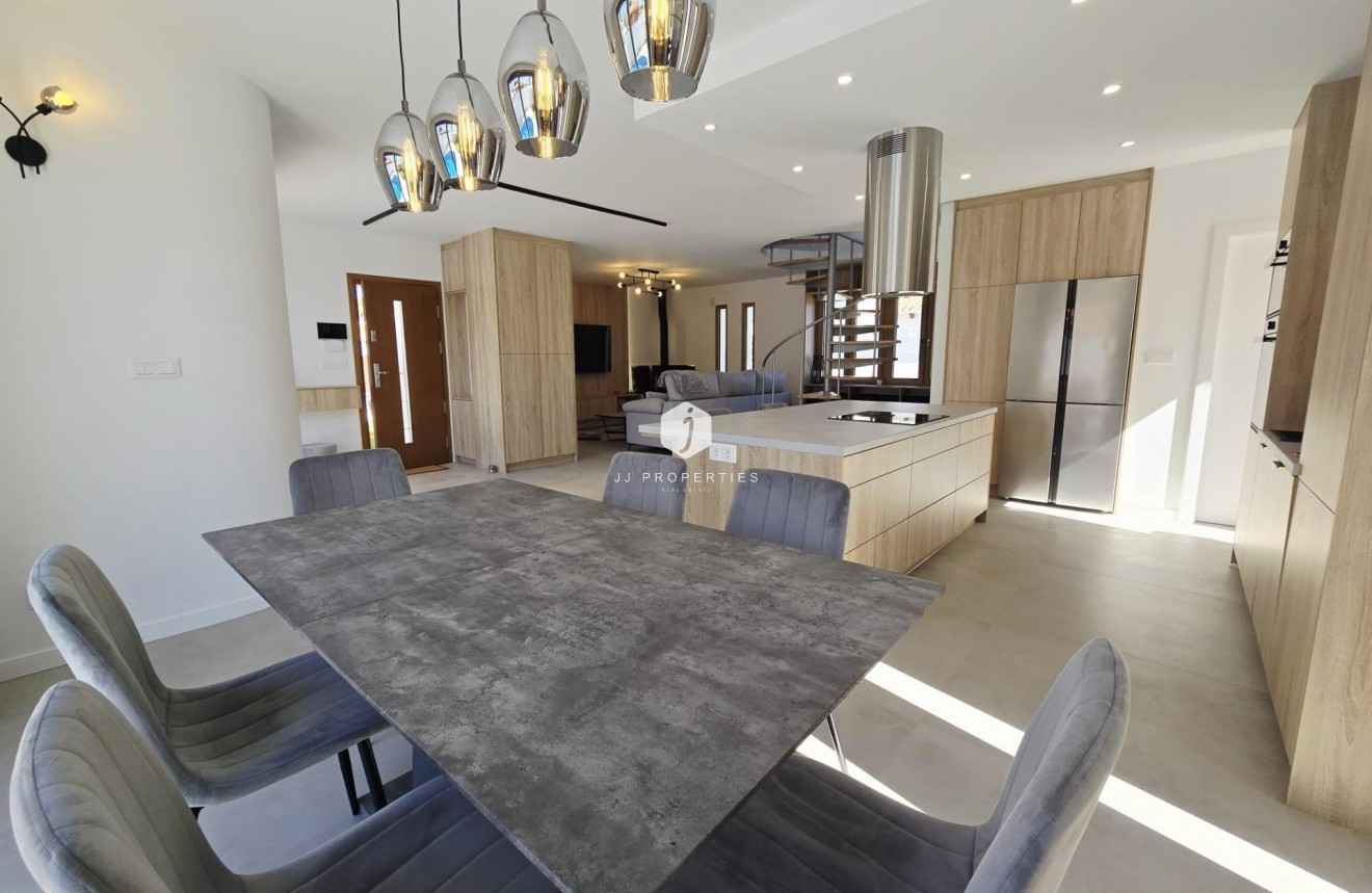 Resale - Villa -
Orihuela Costa - Cabo Roig
