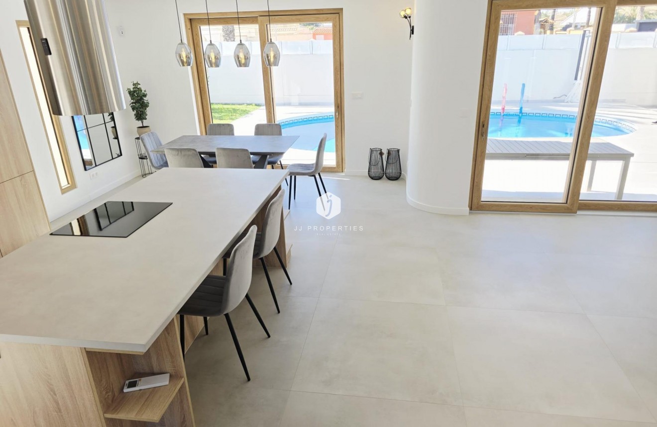 Resale - Villa -
Orihuela Costa - Cabo Roig