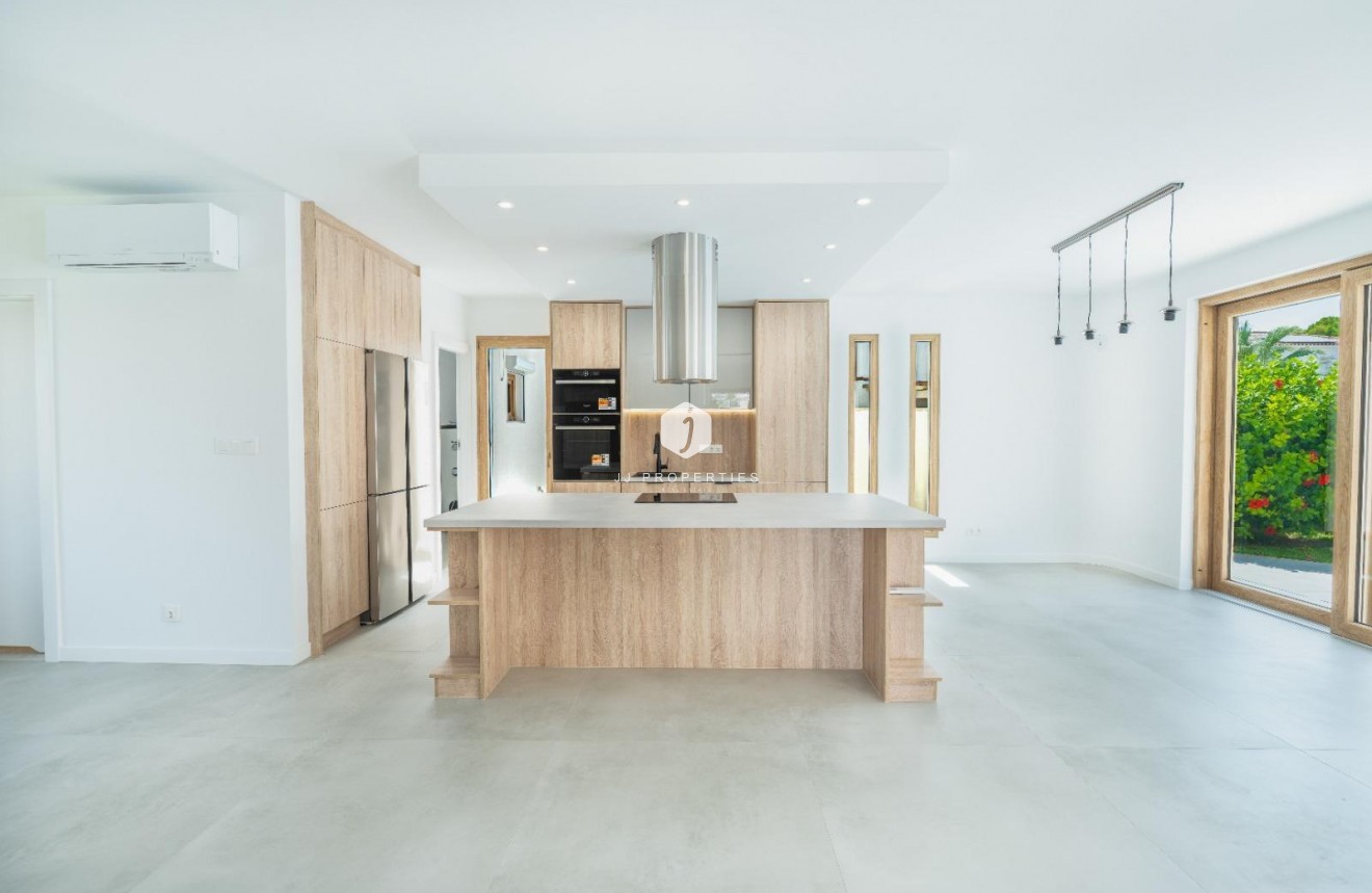 Resale - Villa -
Orihuela Costa - Cabo Roig