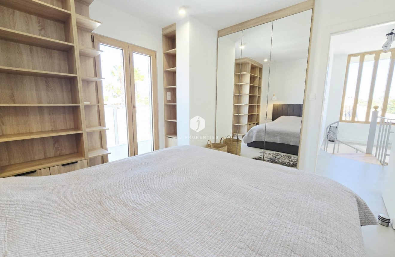 Resale - Villa -
Orihuela Costa - Cabo Roig