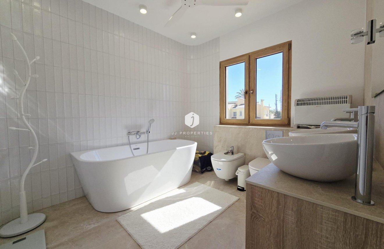 Resale - Villa -
Orihuela Costa - Cabo Roig