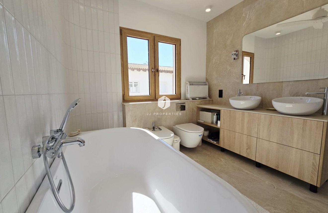 Resale - Villa -
Orihuela Costa - Cabo Roig