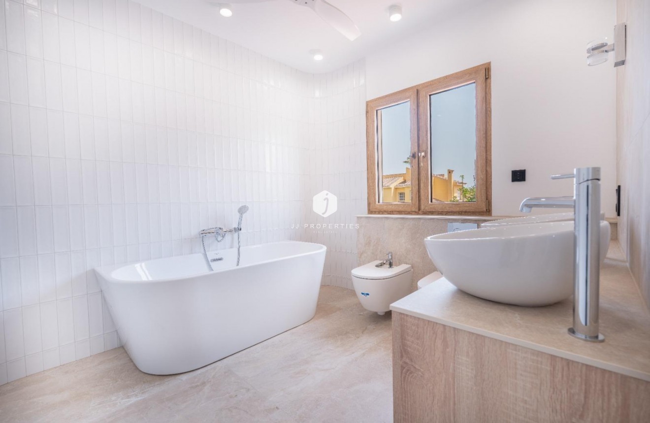 Resale - Villa -
Orihuela Costa - Cabo Roig