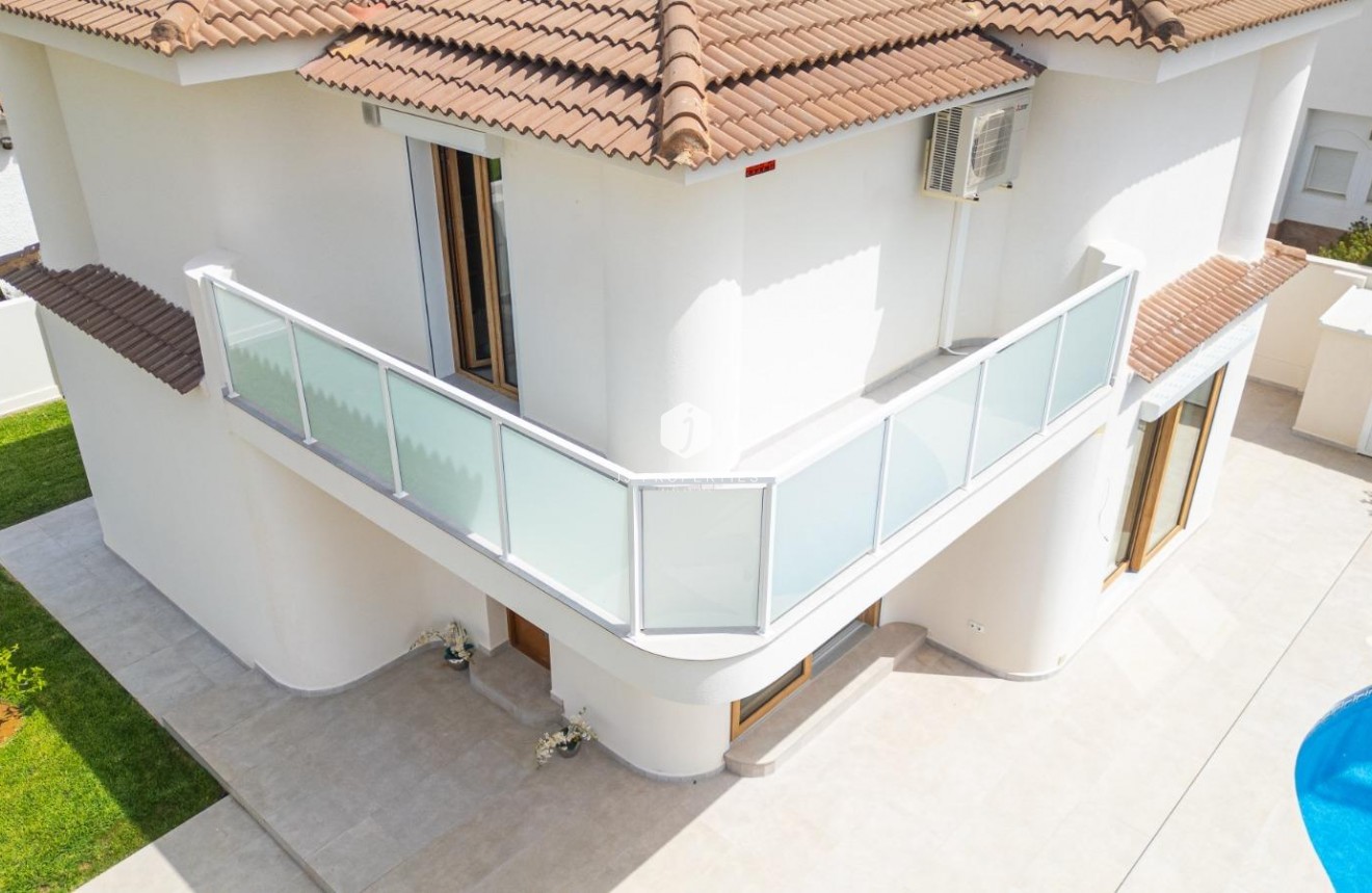 Resale - Villa -
Orihuela Costa - Cabo Roig