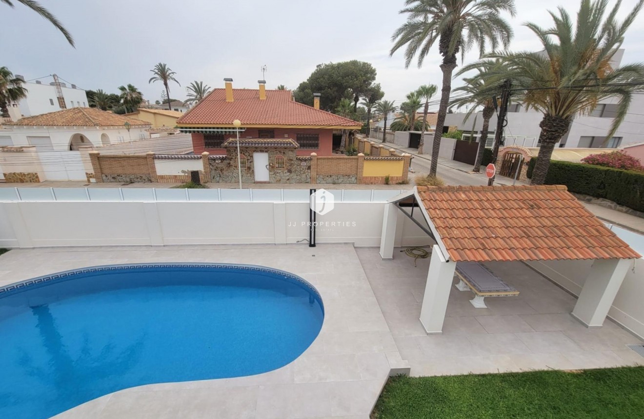 Resale - Villa -
Orihuela Costa - Cabo Roig