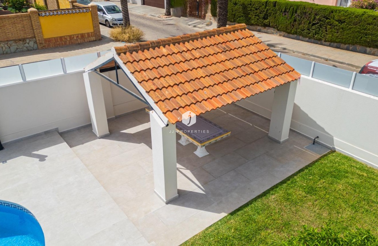 Resale - Villa -
Orihuela Costa - Cabo Roig