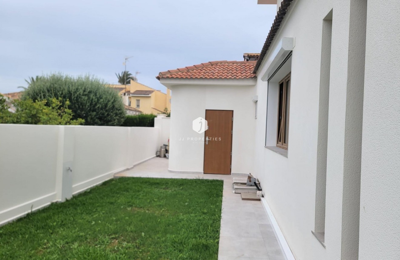 Resale - Villa -
Orihuela Costa - Cabo Roig