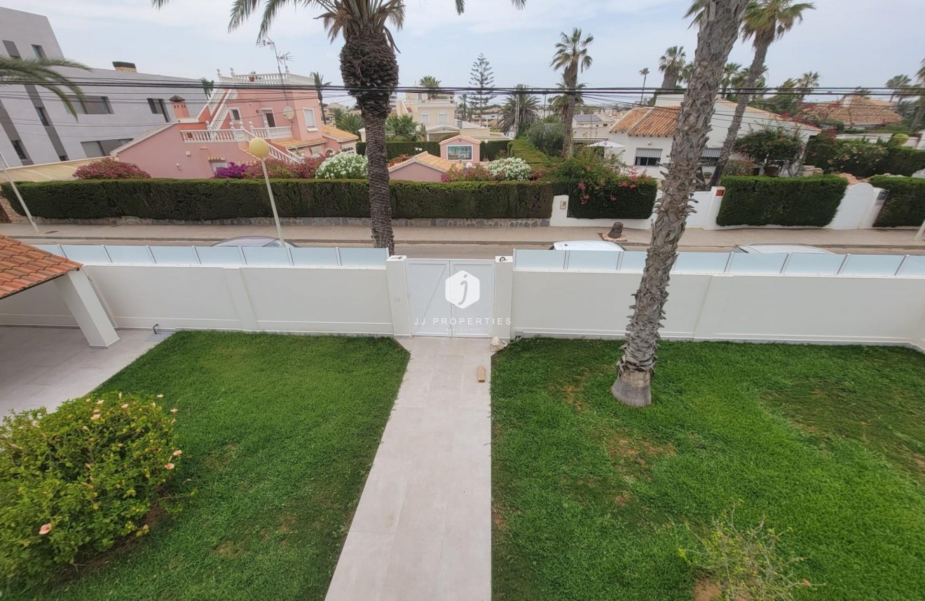 Resale - Villa -
Orihuela Costa - Cabo Roig