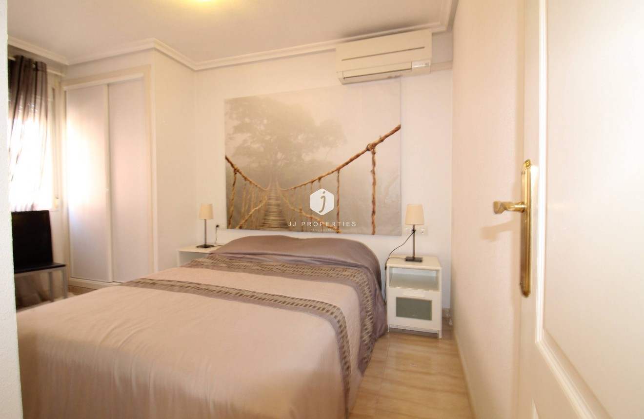 Segunda mano - Apartamento / piso -
Torrevieja - Centro