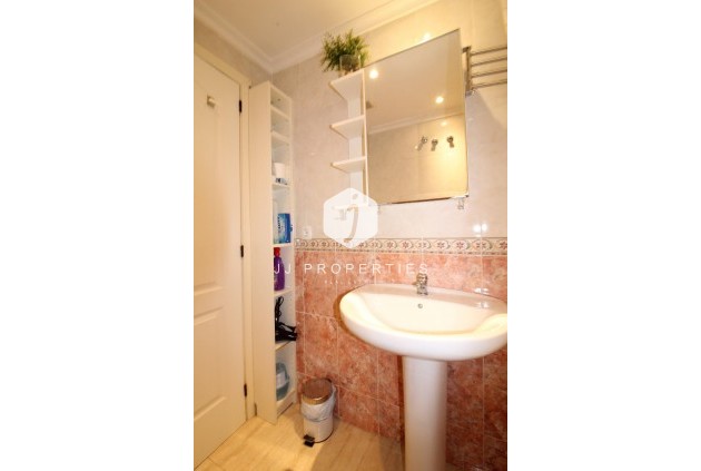 Segunda mano - Apartamento / piso -
Torrevieja - Centro