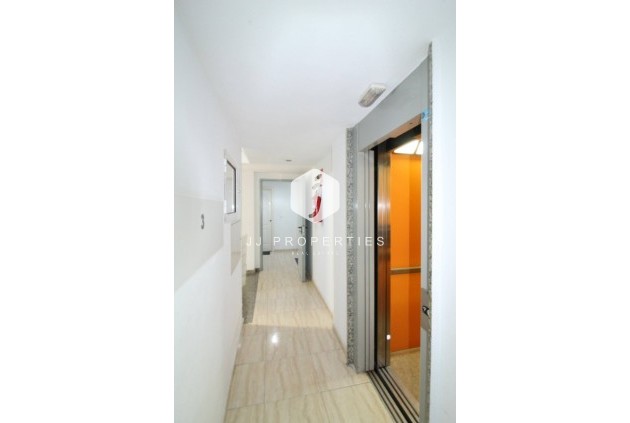 Segunda mano - Apartamento / piso -
Torrevieja - Centro