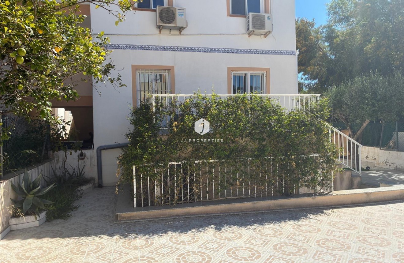 Segunda mano - Apartamento / piso -
Torrevieja - La Mata