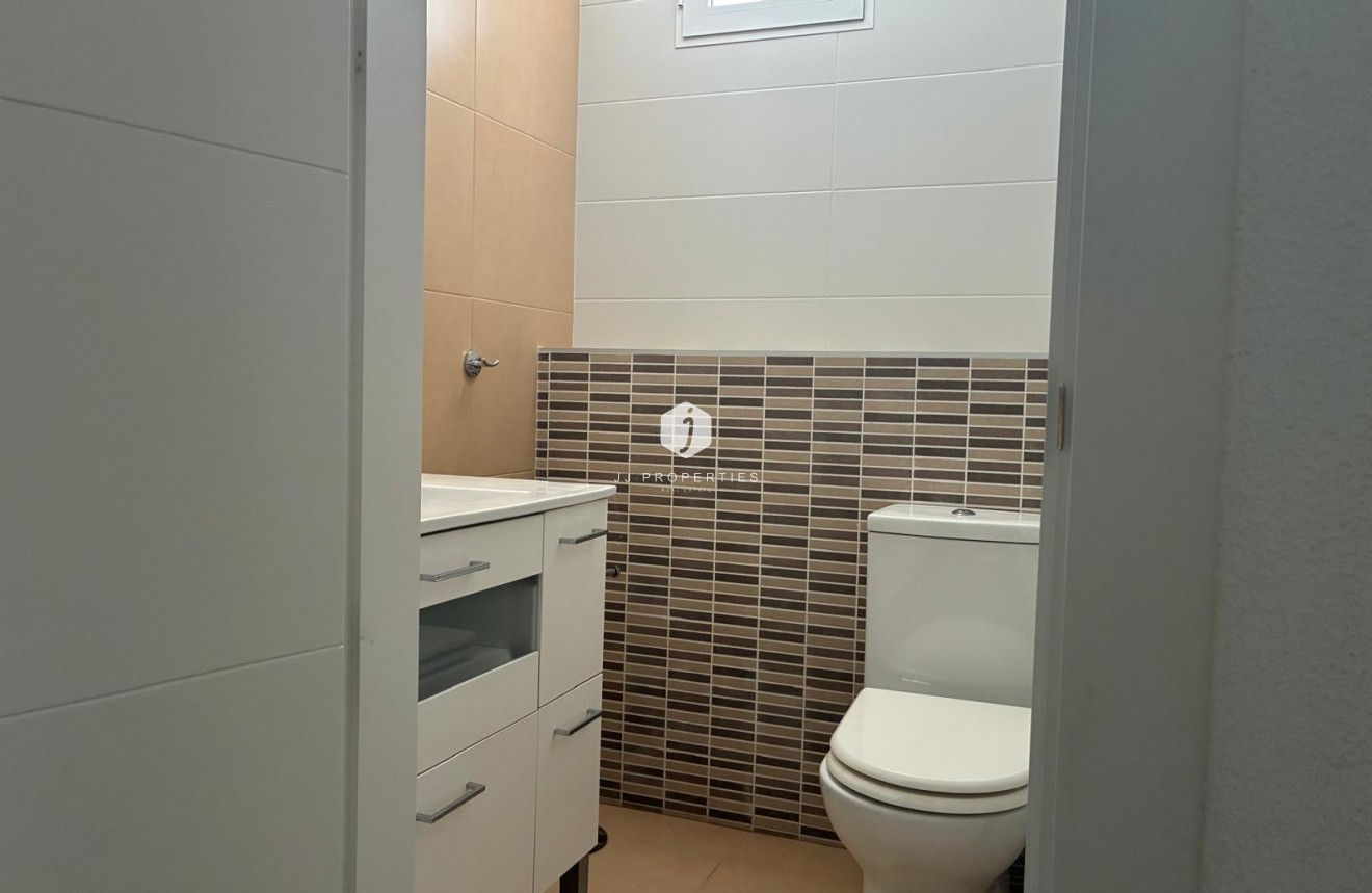 Segunda mano - Apartamento / piso -
Torrevieja - La Mata