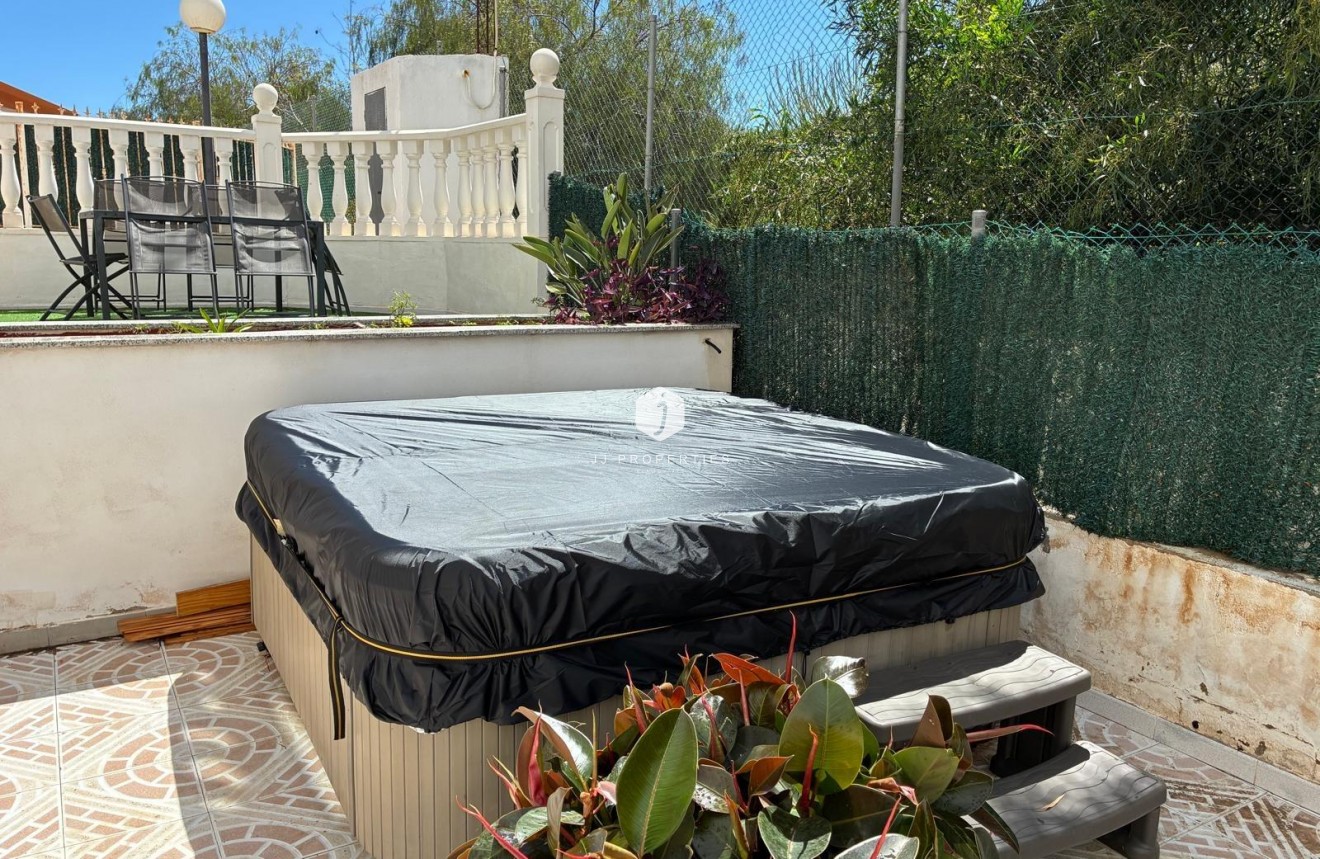 Segunda mano - Apartamento / piso -
Torrevieja - La Mata