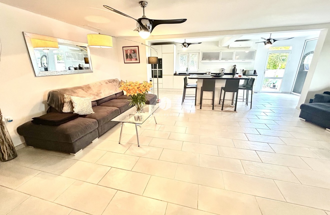 Aus zweiter Hand - Villa -
Catral - Costa Blanca