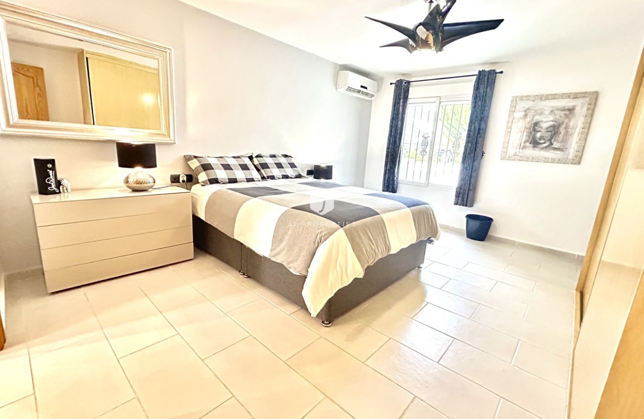 Aus zweiter Hand - Villa -
Catral - Costa Blanca