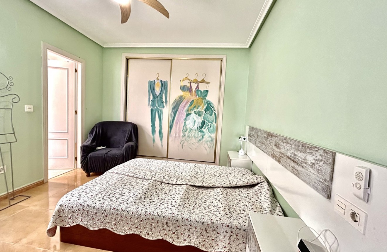 D'occasion - Appartement -
Torrevieja - Costa Blanca