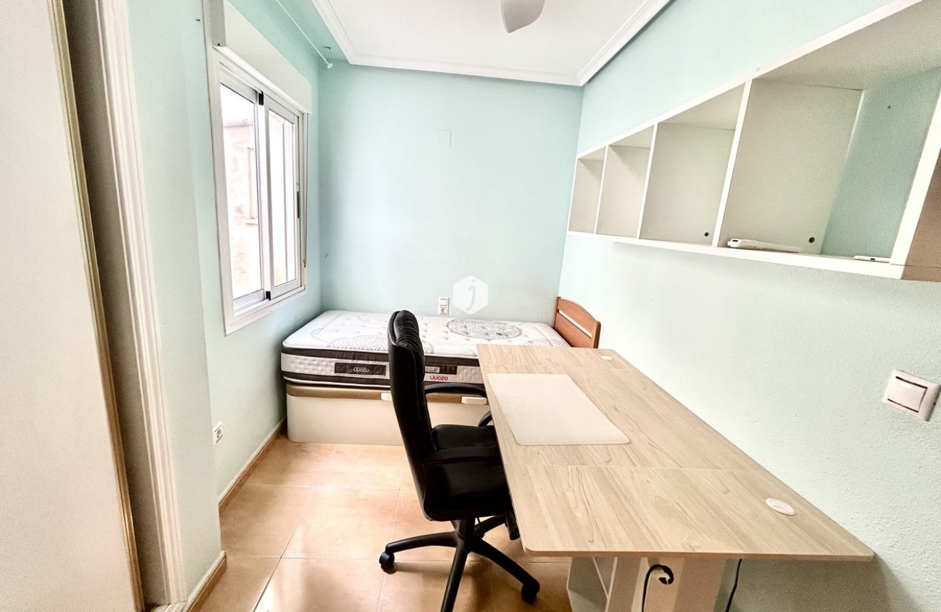 D'occasion - Appartement -
Torrevieja - Costa Blanca