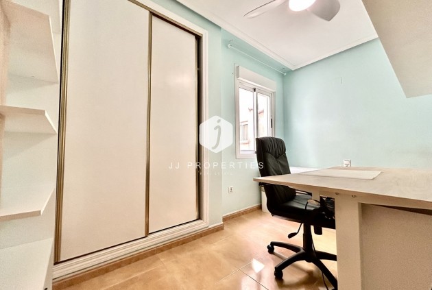 D'occasion - Appartement -
Torrevieja - Costa Blanca